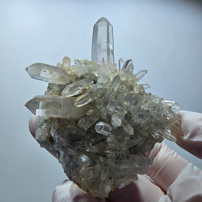 Klare Lemurian Quarz Spitzen auf Matrix Goboboseb, Namibia 66*61*37mm #13375