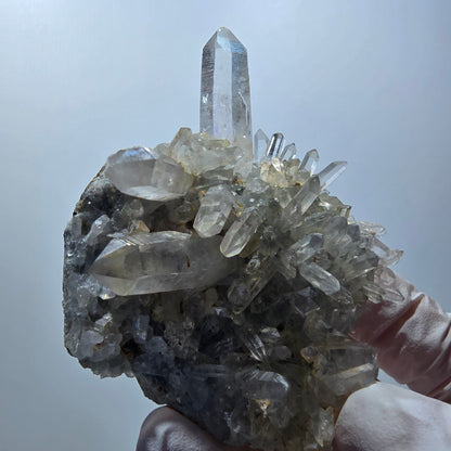 Klare Lemurian Quarz Spitzen auf Matrix Goboboseb, Namibia 66*61*37mm #13375