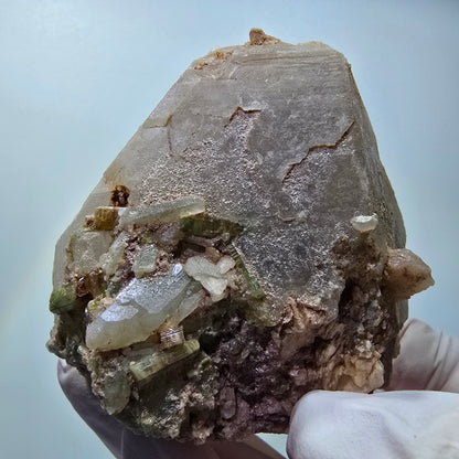 Seltene Turmalin, Verdelith, Elbait auf Quarz Stufe Karibib, Erongo, Namibia 65*59*44mm #13386