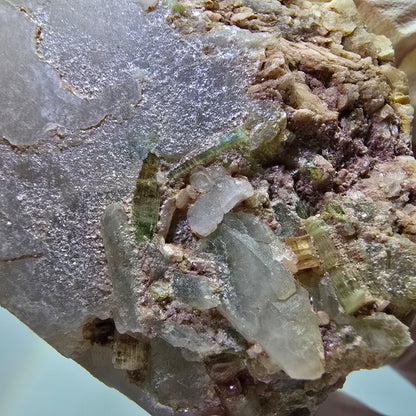 Seltene Turmalin, Verdelith, Elbait auf Quarz Stufe Karibib, Erongo, Namibia 65*59*44mm #13386