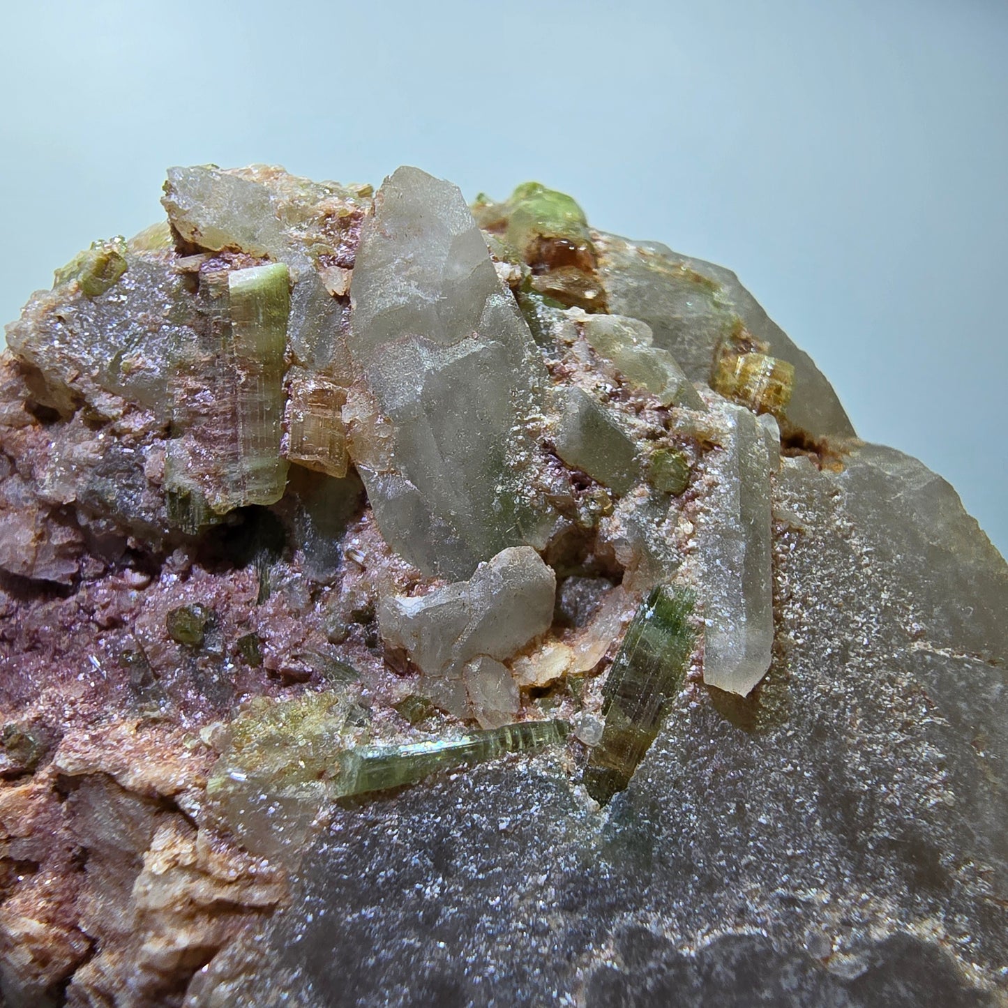 Seltene Turmalin, Verdelith, Elbait auf Quarz Stufe Karibib, Erongo, Namibia 65*59*44mm #13386