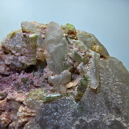 Seltene Turmalin, Verdelith, Elbait auf Quarz Stufe Karibib, Erongo, Namibia 65*59*44mm #13386