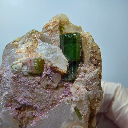 Seltene Turmalin, Verdelith, Elbait auf Quarz Stufe Karibib, Erongo, Namibia 64*40*27mm #13387