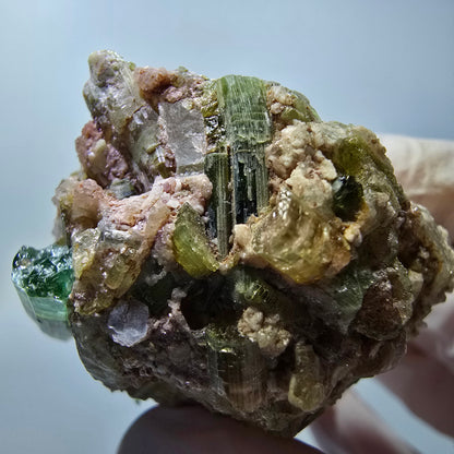 Seltene Turmalin, Verdelith, Elbait auf Quarz Stufe Karibib, Erongo, Namibia 75*41*33mm #13388