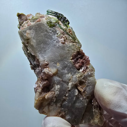 Seltene Turmalin, Verdelith, Elbait auf Quarz Stufe Karibib, Erongo, Namibia 75*41*33mm #13388