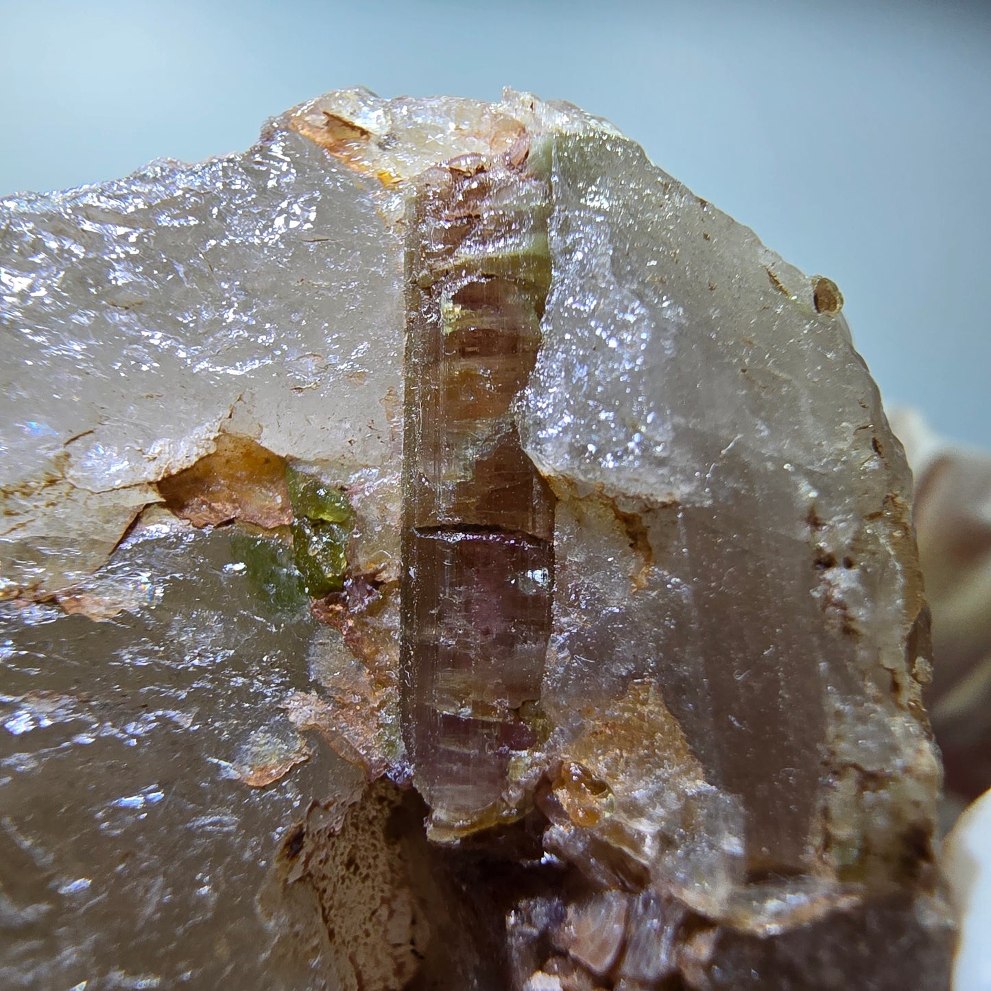 Seltene Turmalin, Verdelith, Elbait auf Quarz Stufe Karibib, Erongo, Namibia *54*46*44mm #13390