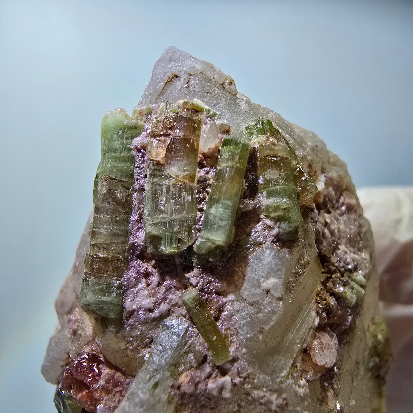 Seltene Turmalin, Verdelith, Elbait auf Quarz Stufe Karibib, Erongo, Namibia 66*37*29mm #13392