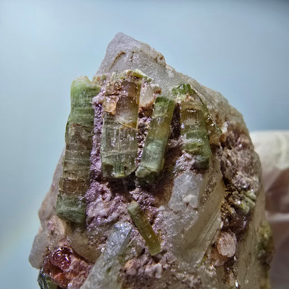 Seltene Turmalin, Verdelith, Elbait auf Quarz Stufe Karibib, Erongo, Namibia 66*37*29mm #13392