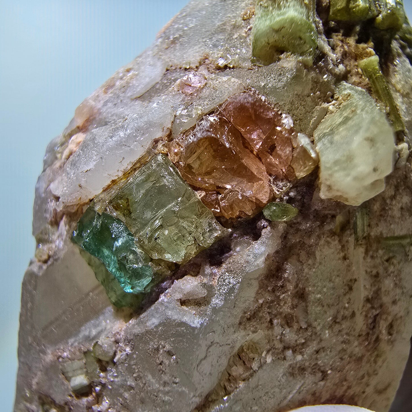 Seltene Turmalin, Verdelith, Elbait auf Quarz Stufe Karibib, Erongo, Namibia 66*37*29mm #13392
