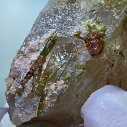Seltene Turmalin, Verdelith, Elbait auf Quarz Stufe Karibib, Erongo, Namibia 66*37*29mm #13392