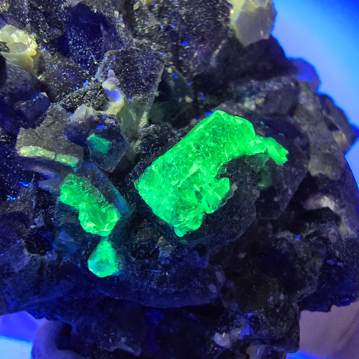Bunte Phantom Fluorit, Schörl Turmalin, Hyalit Opal, Muskovit Erongo Namibia 53*43*39mm #13395