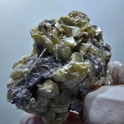 Schöne Phantom Fluorit Würfel, Muskovit Stufe Erongo, Namibia 62*44*30mm #13401