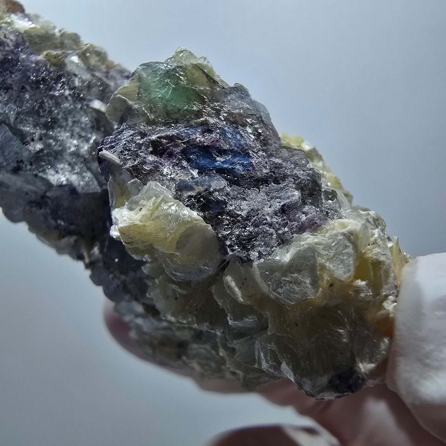 Schöne Phantom Fluorit Würfel, Muskovit Stufe Erongo, Namibia 62*44*30mm #13401