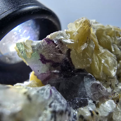 Schöne Phantom Fluorit Würfel, Muskovit Stufe Erongo, Namibia 62*44*30mm #13401