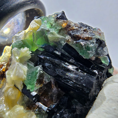 Seltene Phantom Fluorit Würfel, Schörl Turmalin, Muskovit Erongo, Namibia 47*37*32mm #13406