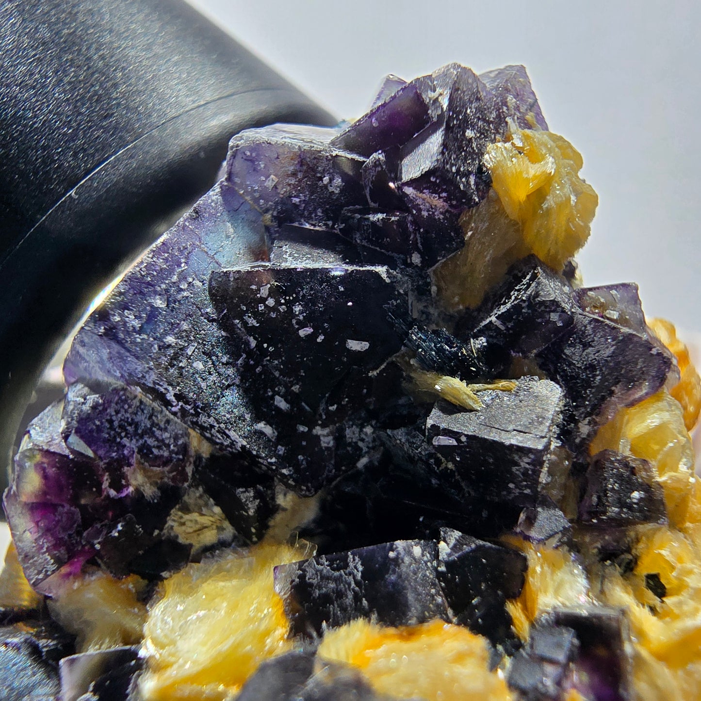 Bunte Phantom Fluorit, Schörl Turmalin, Hyalit Opal, Muskovit Erongo, Namibia 59*39*33mm #13407