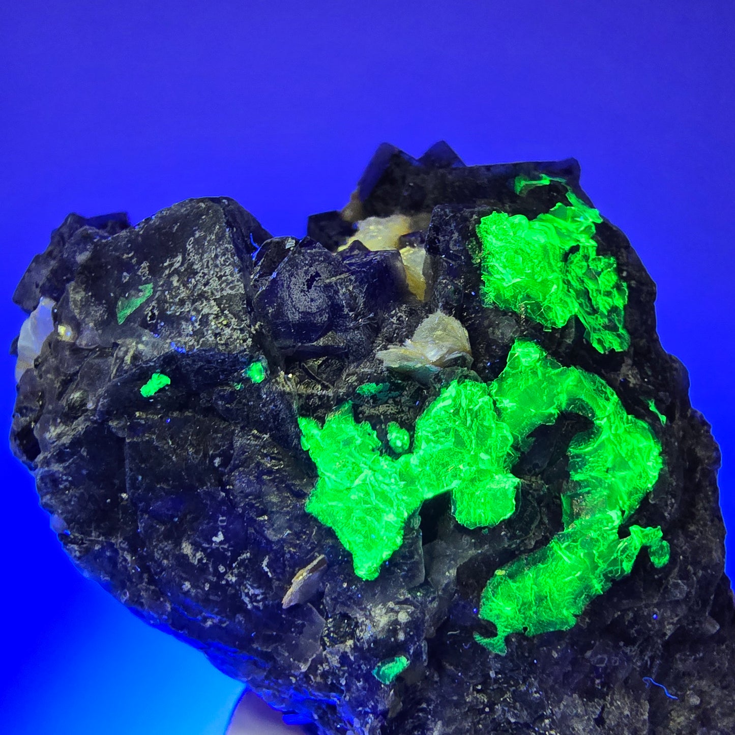 Bunte Phantom Fluorit, Schörl Turmalin, Hyalit Opal, Muskovit Erongo, Namibia 59*39*33mm #13407