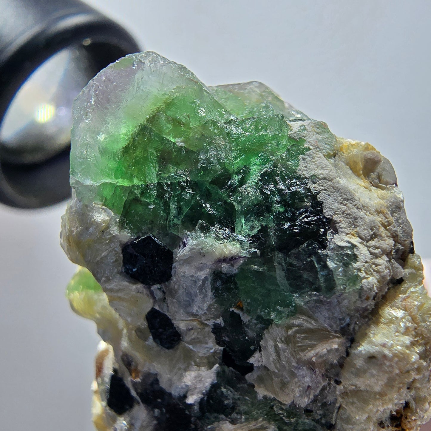 Schöne Phantom Fluorit Würfel, Schörl Turmalin, Muskovit Erongo, Namibia 63*27*25mm #13409