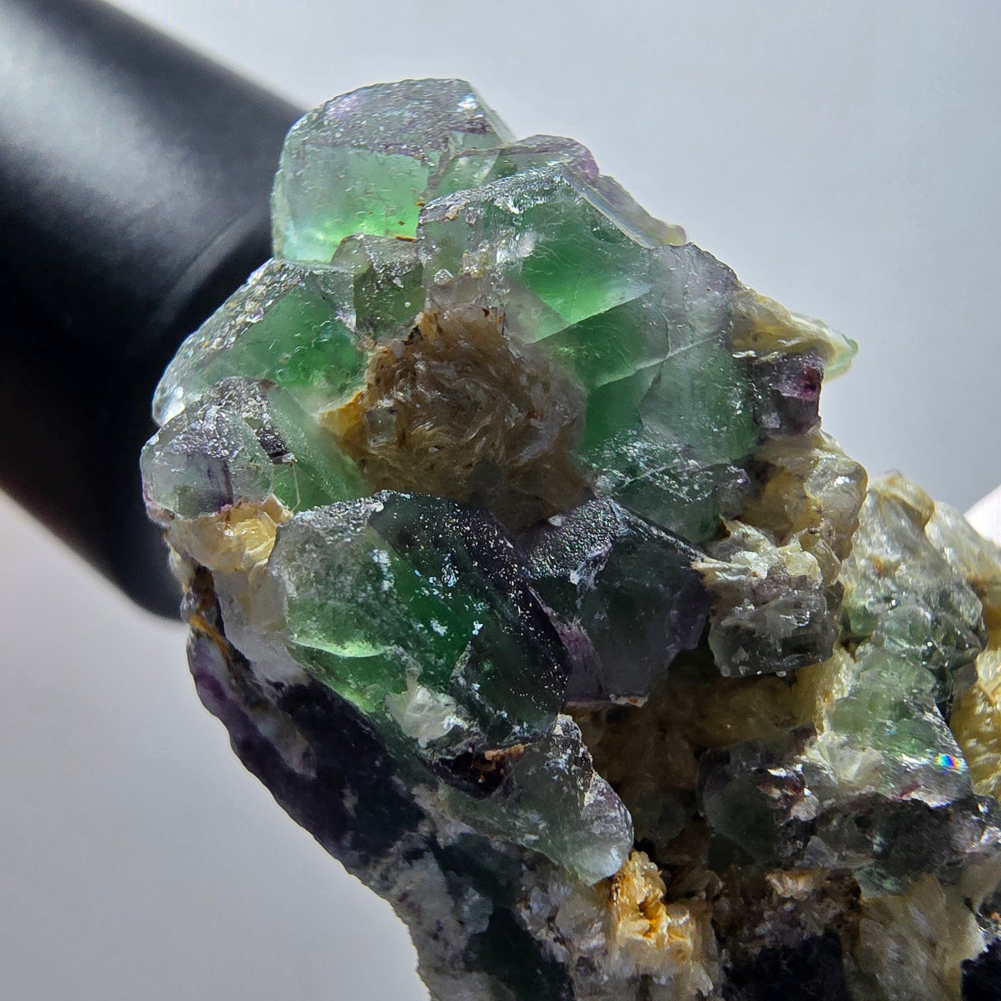 Schöne Phantom Fluorit Würfel, Schörl Turmalin, Muskovit Erongo, Namibia 63*27*25mm #13409