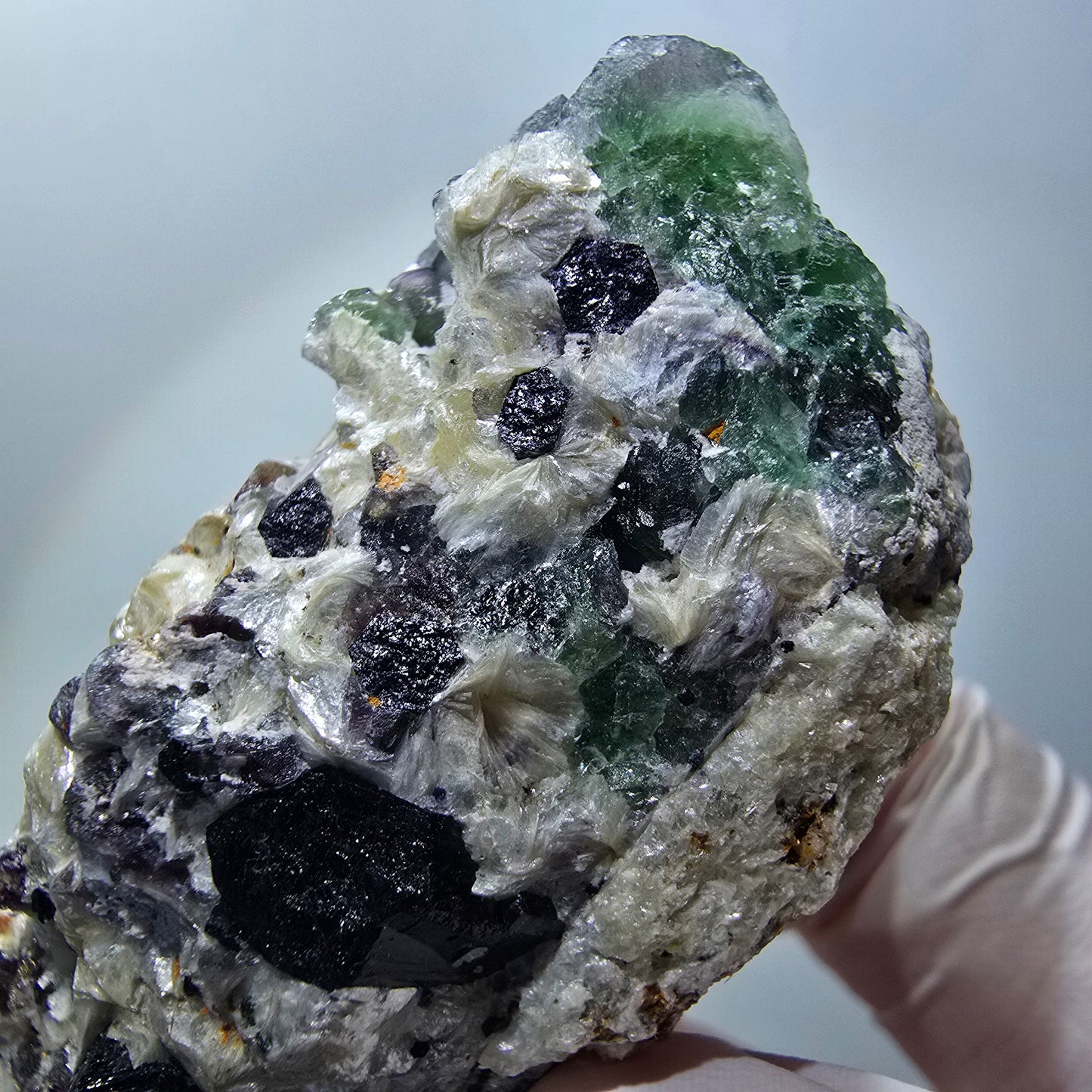 Schöne Phantom Fluorit Würfel, Schörl Turmalin, Muskovit Erongo, Namibia 63*27*25mm #13409