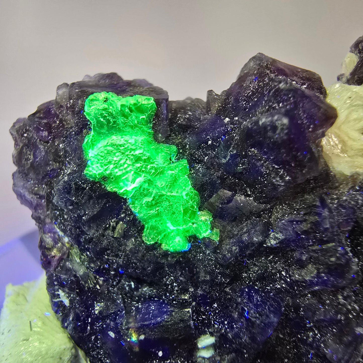 Bunte Phantom Fluorit, Schörl Turmalin, Hyalit Opal, Muskovit Erongo, Namibia 55*33*15mm #13423