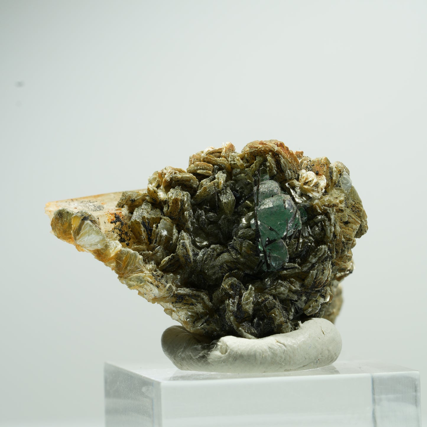 Phantom Fluorit Würfel, Schörl Turmalin, Muskovit Erongo, Namibia 41*29*27mm #13469