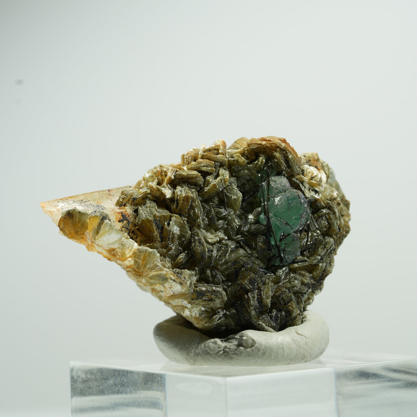 Phantom Fluorit Würfel, Schörl Turmalin, Muskovit Erongo, Namibia 41*29*27mm #13469