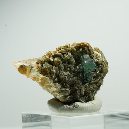 Phantom Fluorit Würfel, Schörl Turmalin, Muskovit Erongo, Namibia 41*29*27mm #13469