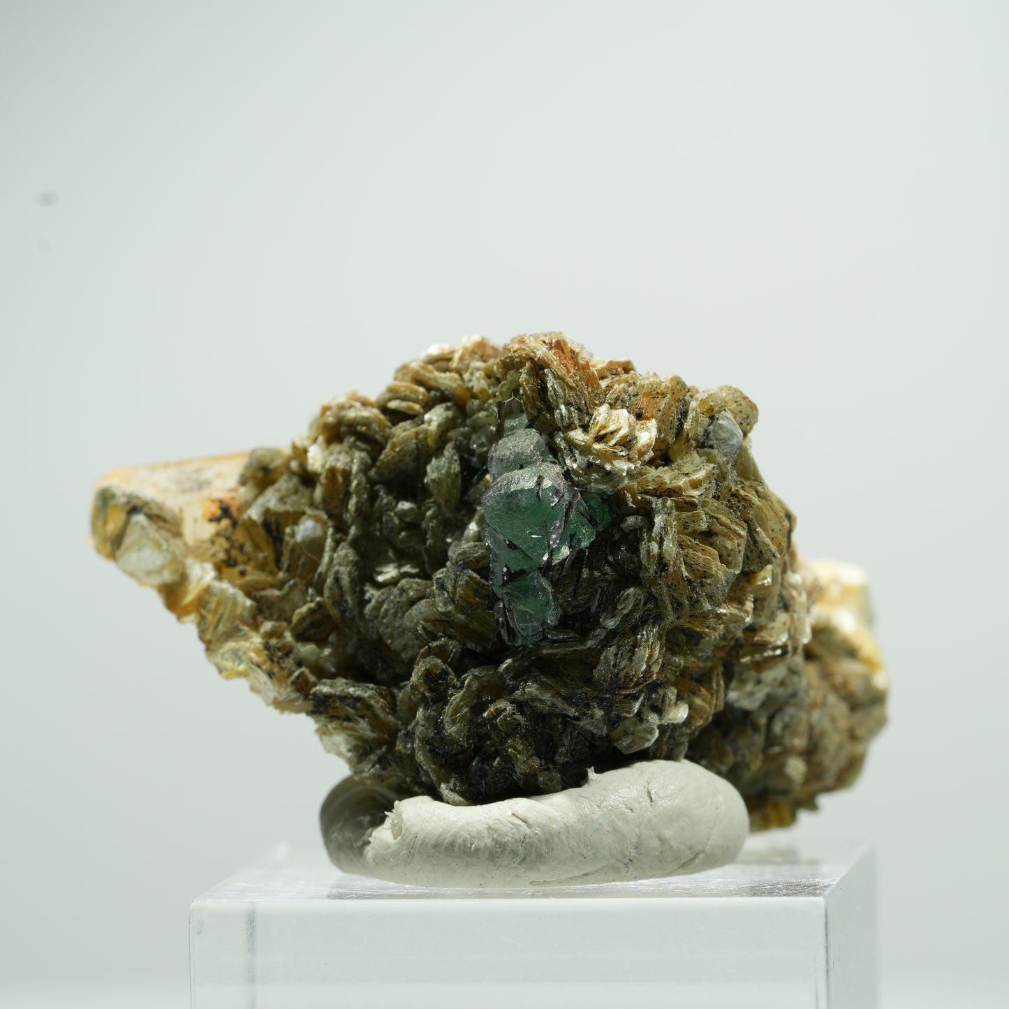 Phantom Fluorit Würfel, Schörl Turmalin, Muskovit Erongo, Namibia 41*29*27mm #13469