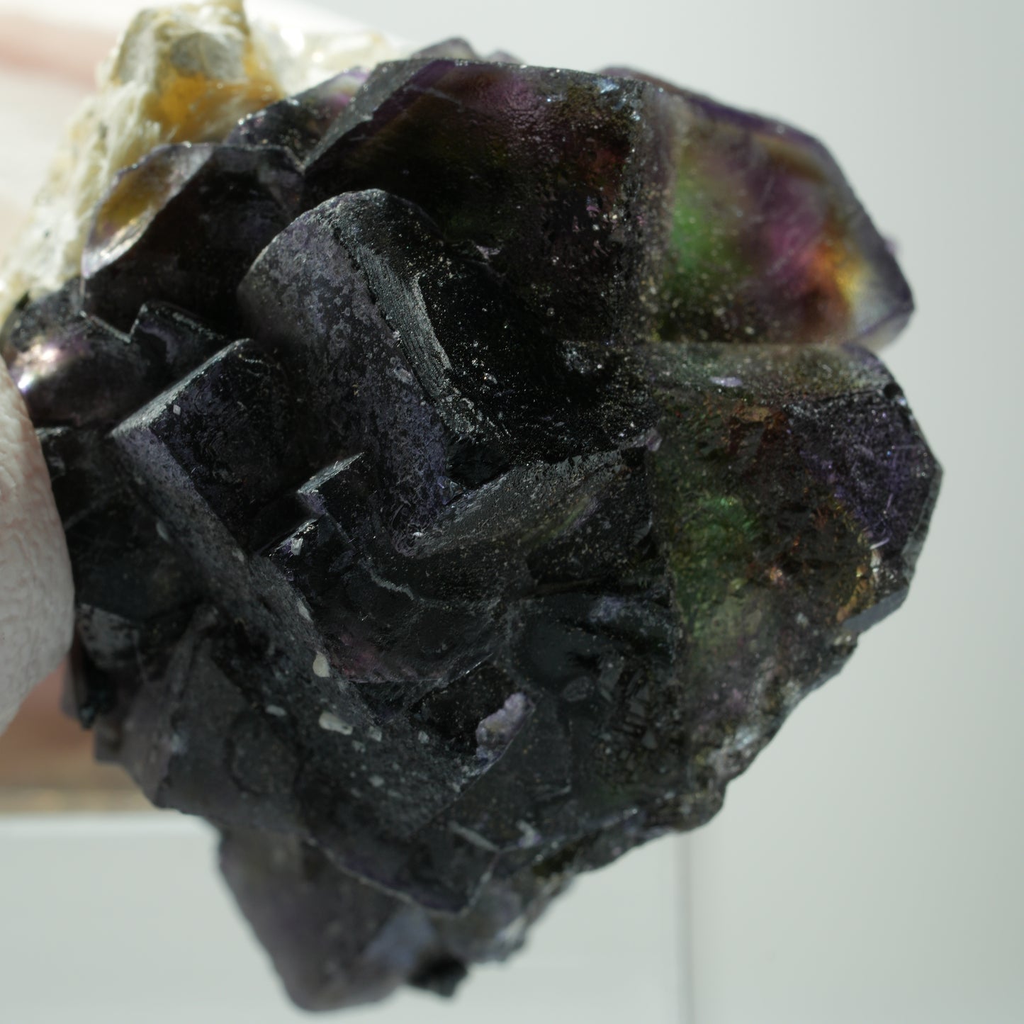 Bunte Phantom Fluorit Würfel, Schörl Turmalin, Muskovit Erongo, Namibia 35*12*11mm #13482