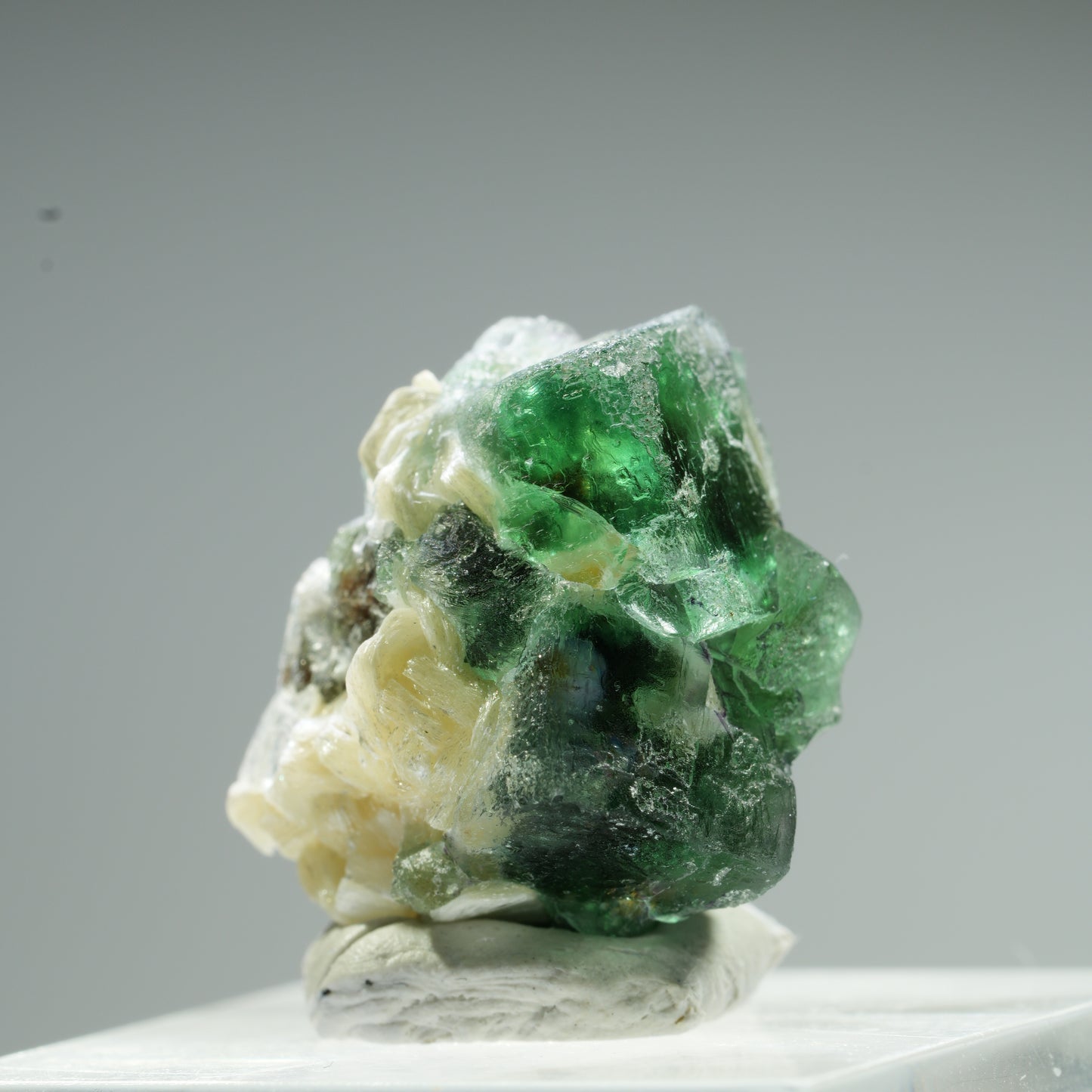 Seltene Phantom Fluorit Würfel, Muskovit Stufe Erongo, Namibia 10*9*8mm #13483