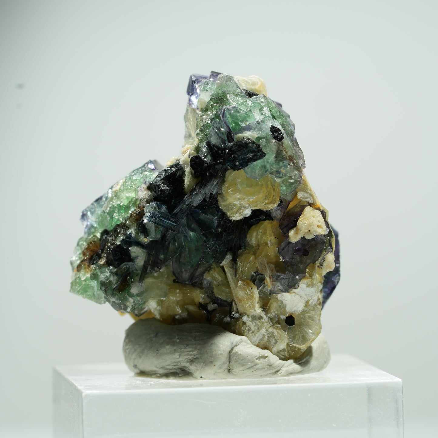 Seltene Phantom Fluorit Würfel, Muskovit Stufe Erongo, Namibia 14*13*10mm #13489