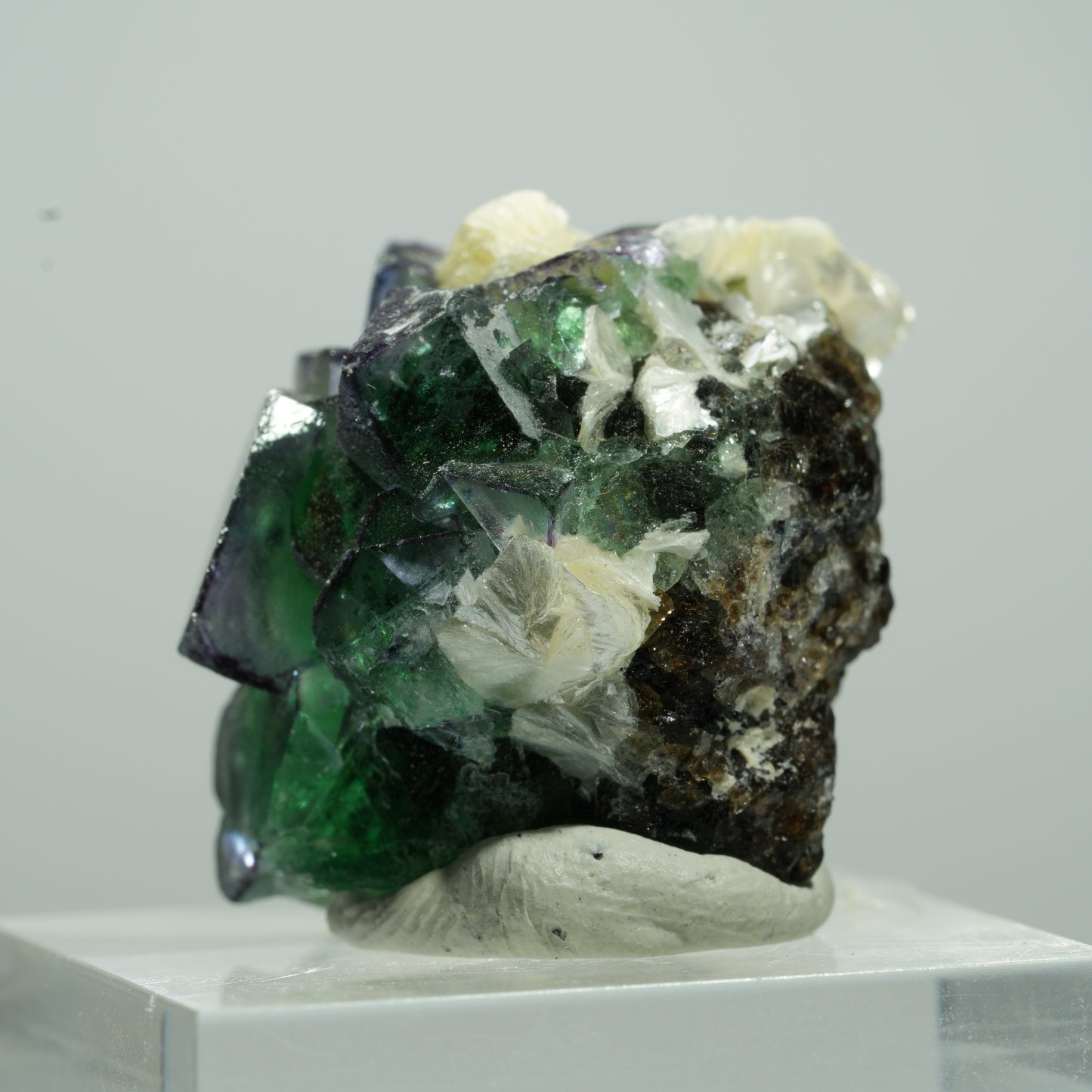 Seltene Phantom Fluorit Würfel, Muskovit Stufe Erongo, Namibia 14*12*9mm #13499