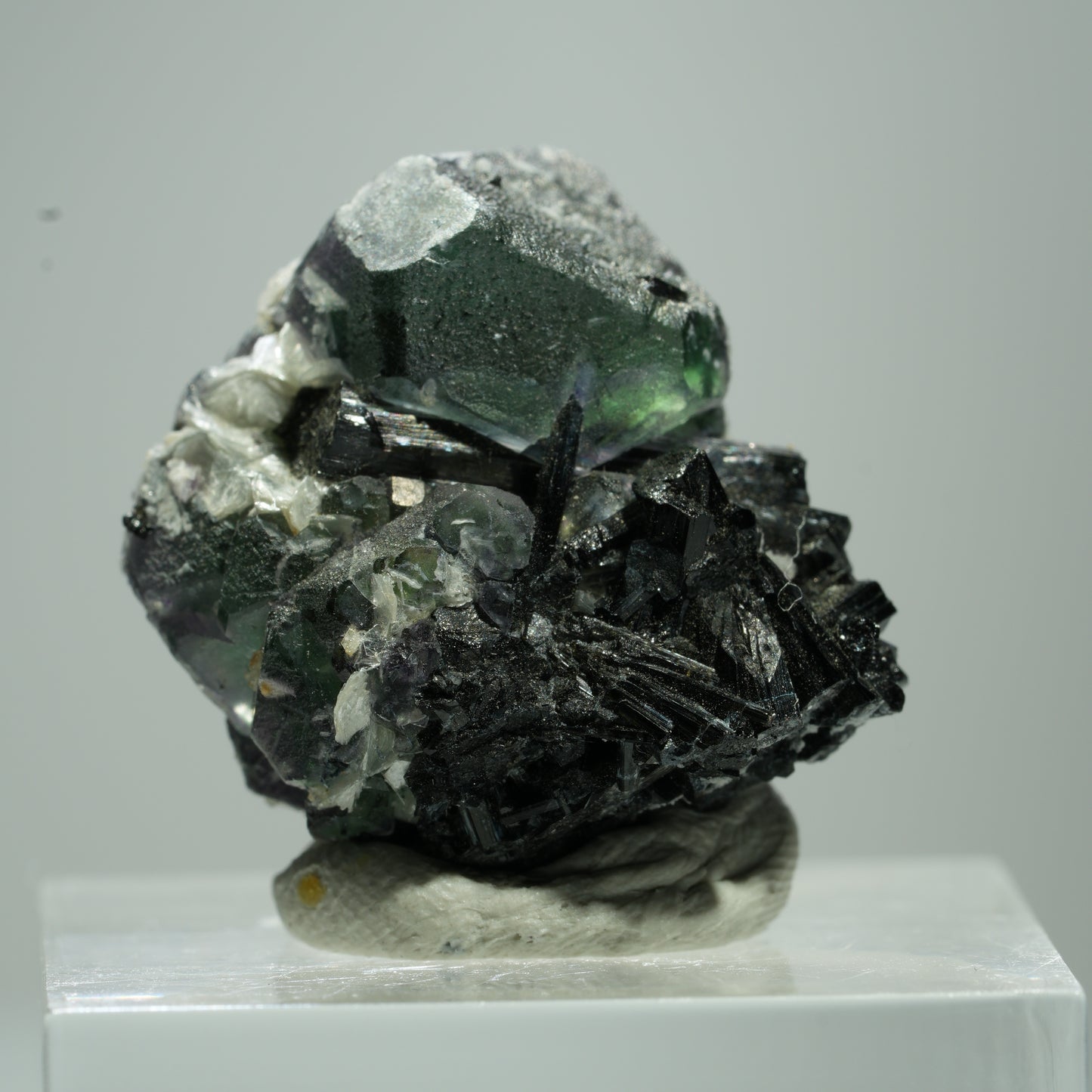 Phantom Fluorit hexagonal, Schörl Turmalin, Muskovit Erongo, Namibia 12*11*8mm #13519