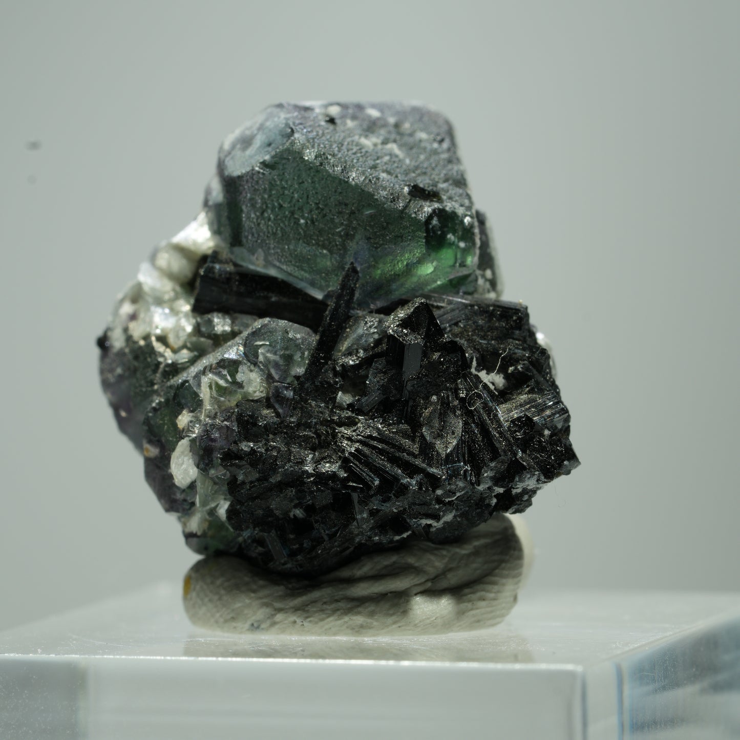 Phantom Fluorit hexagonal, Schörl Turmalin, Muskovit Erongo, Namibia 12*11*8mm #13519