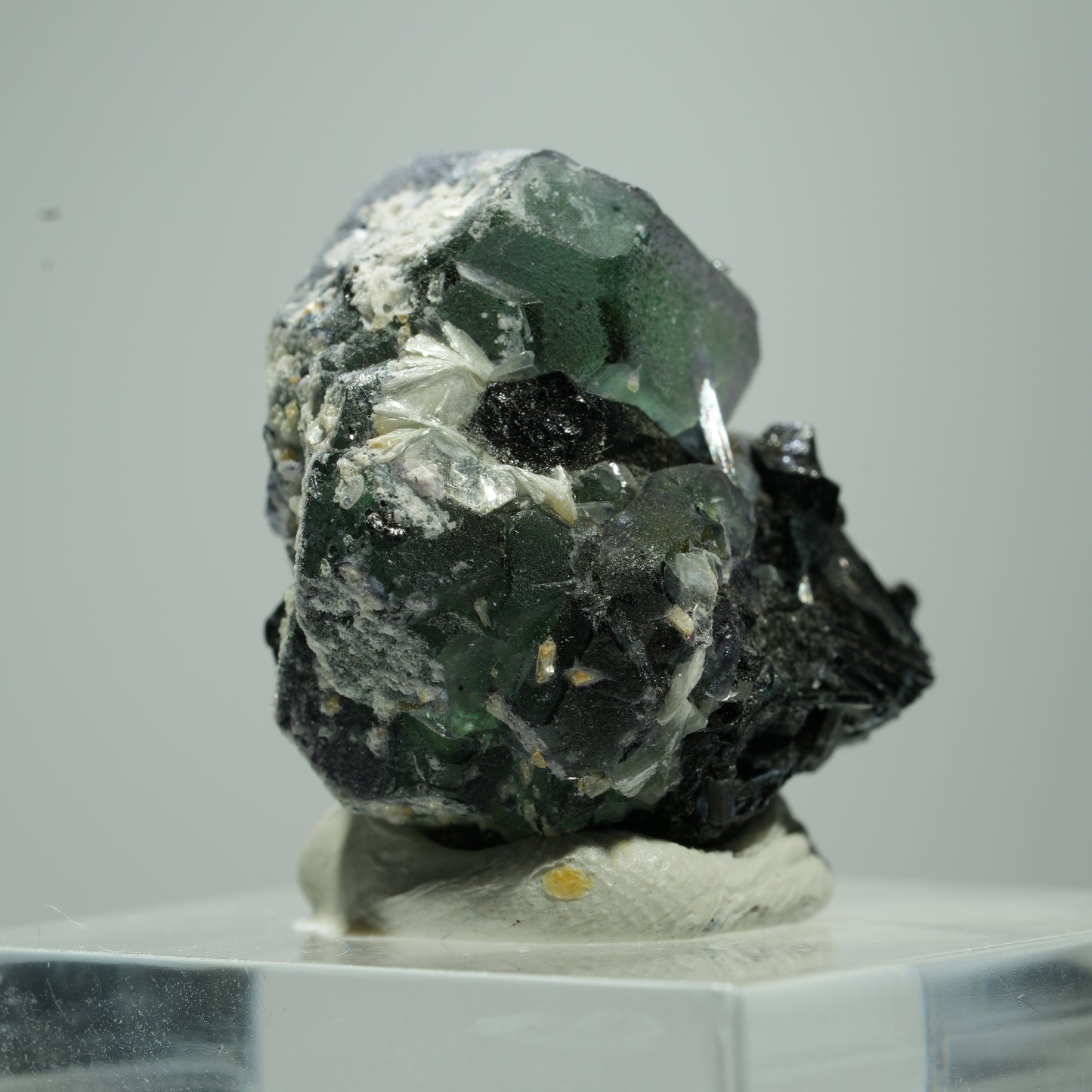 Phantom Fluorit hexagonal, Schörl Turmalin, Muskovit Erongo, Namibia 12*11*8mm #13519