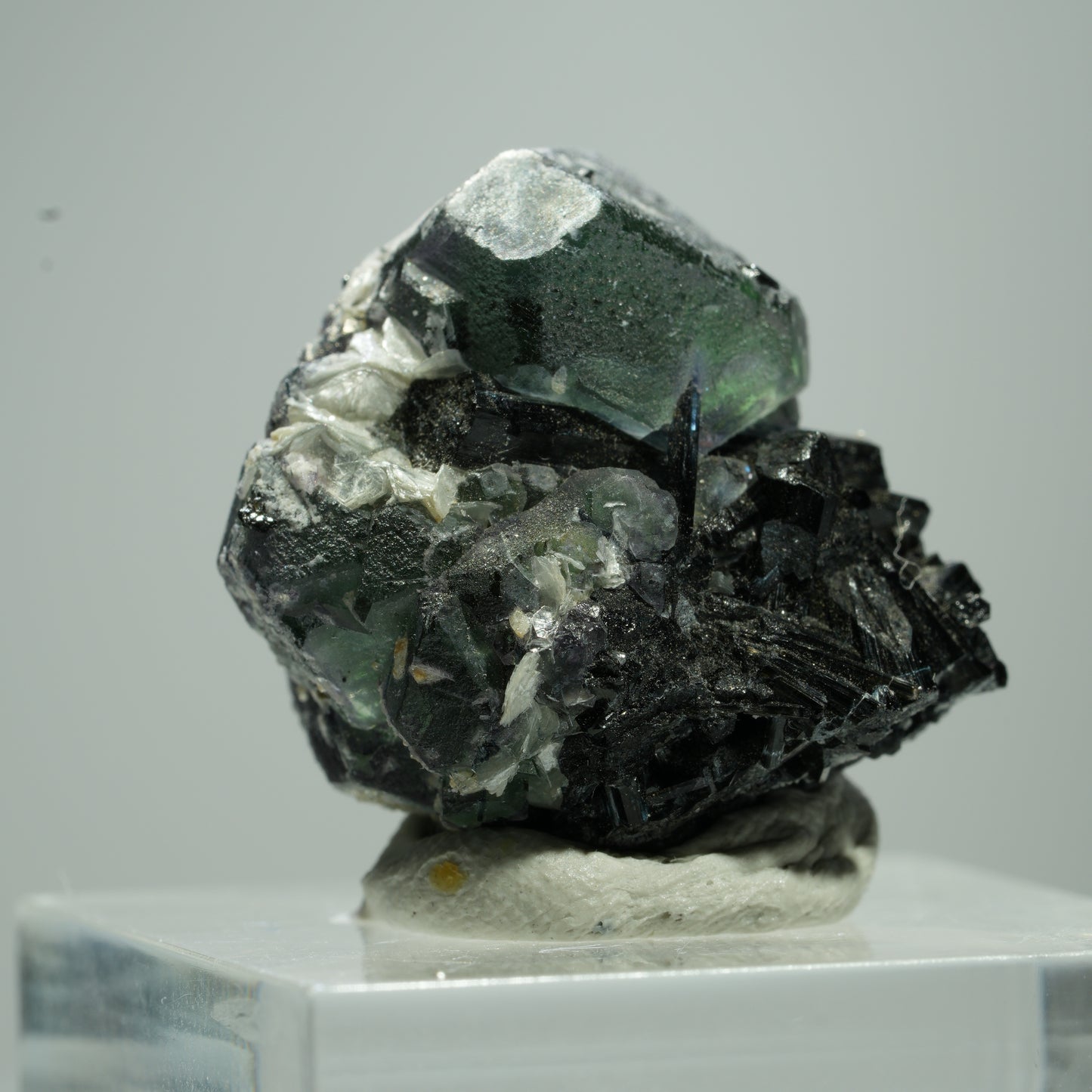 Phantom Fluorit hexagonal, Schörl Turmalin, Muskovit Erongo, Namibia 12*11*8mm #13519