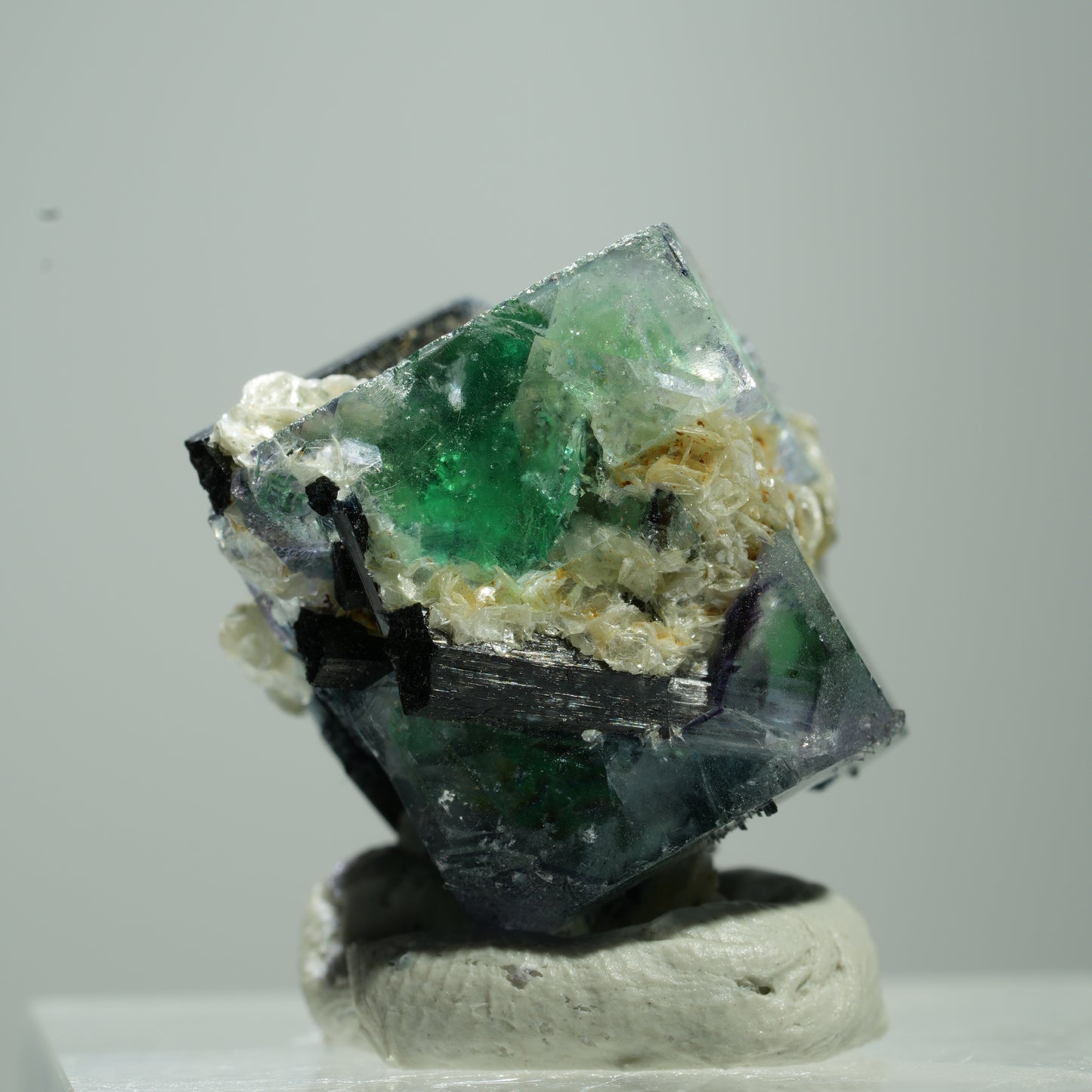 Phantom Fluorit Würfel, Schörl Turmalin, Muskovit Erongo, Namibia 9*7*7mm #13521