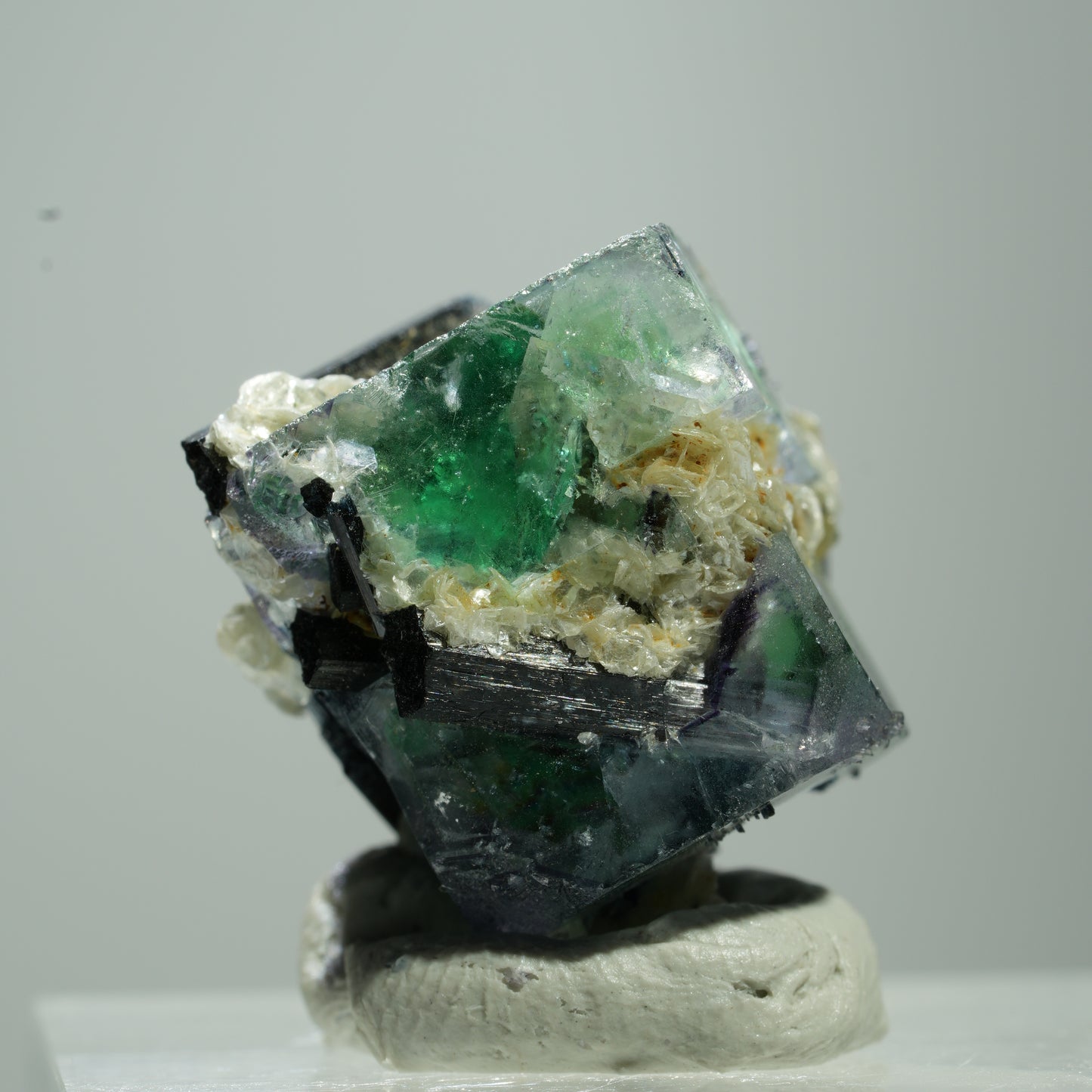 Phantom Fluorit Würfel, Schörl Turmalin, Muskovit Erongo, Namibia 9*7*7mm #13521