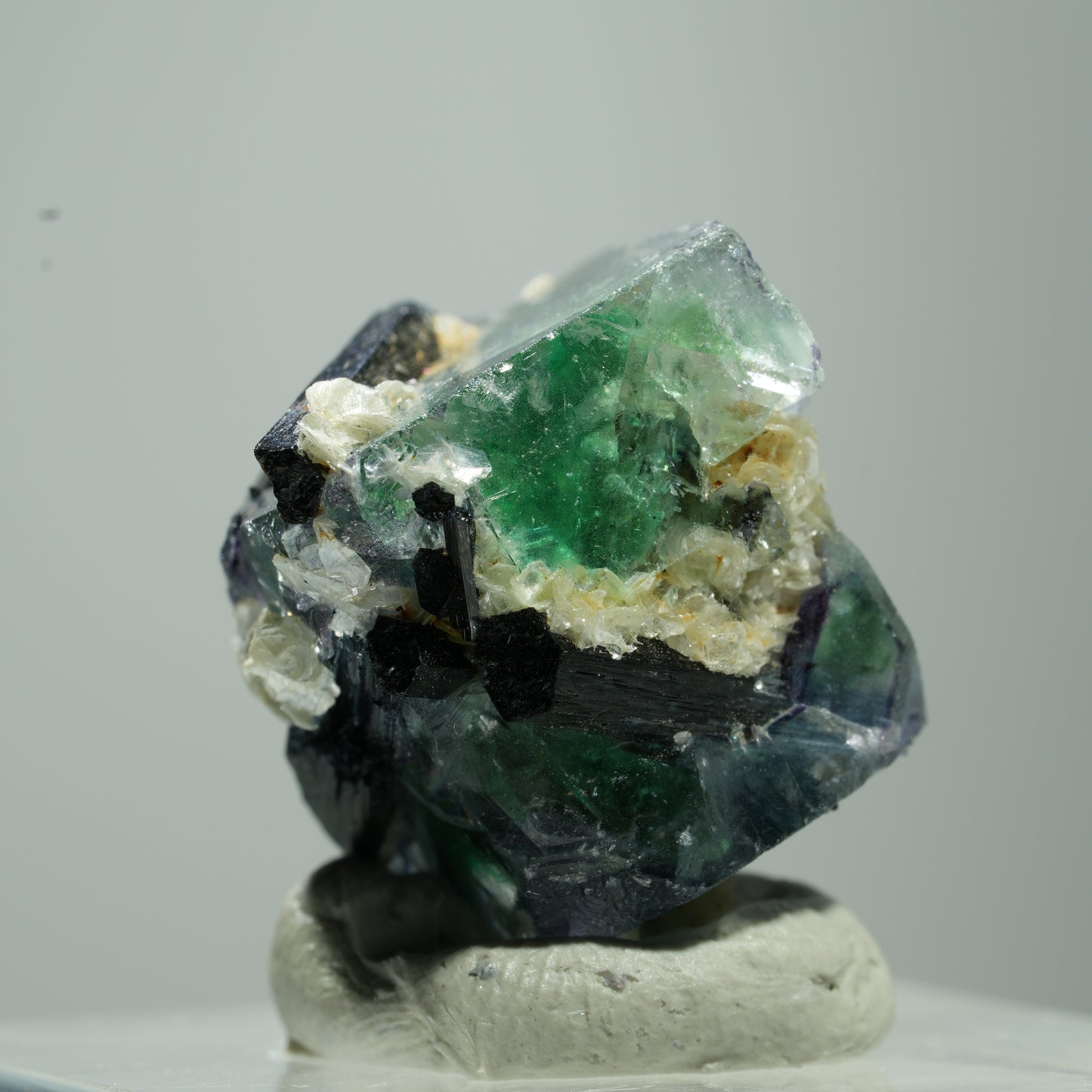 Phantom Fluorit Würfel, Schörl Turmalin, Muskovit Erongo, Namibia 9*7*7mm #13521