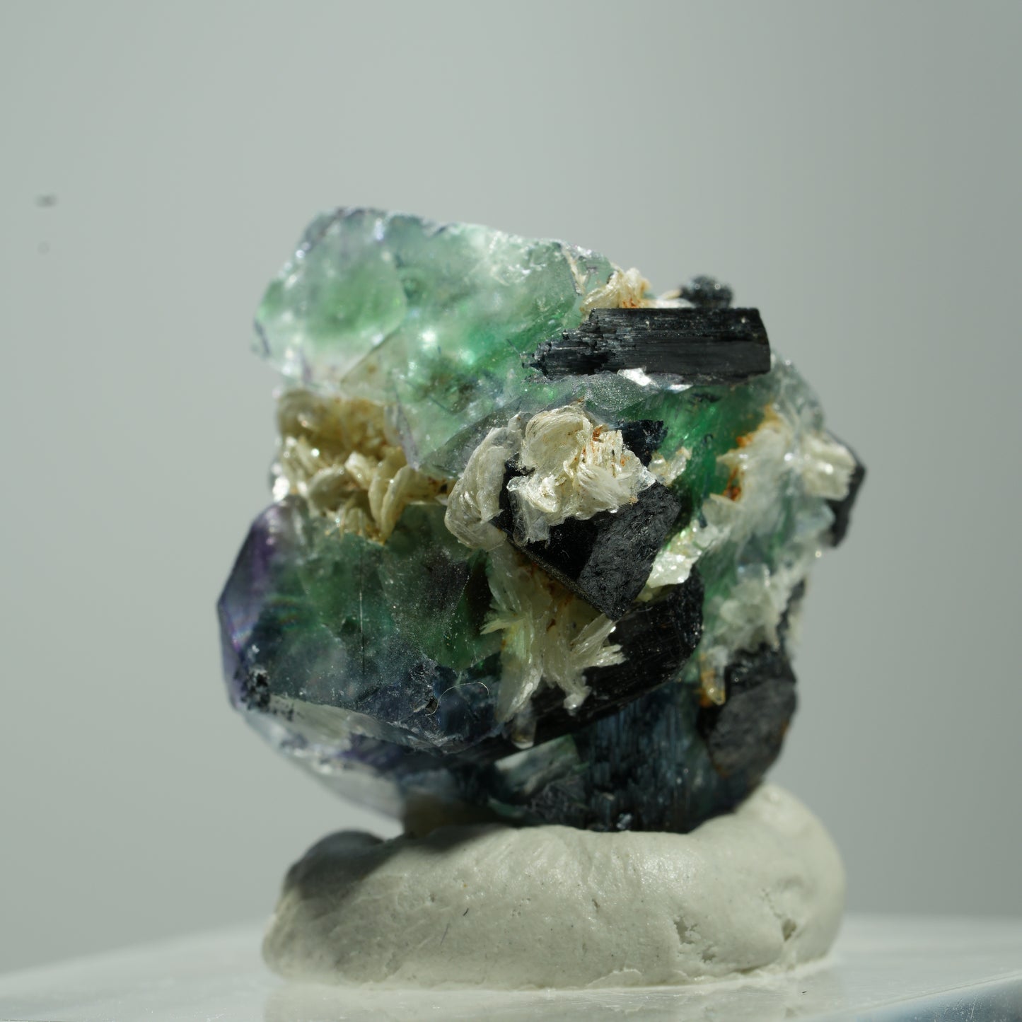 Phantom Fluorit Würfel, Schörl Turmalin, Muskovit Erongo, Namibia 9*7*7mm #13521