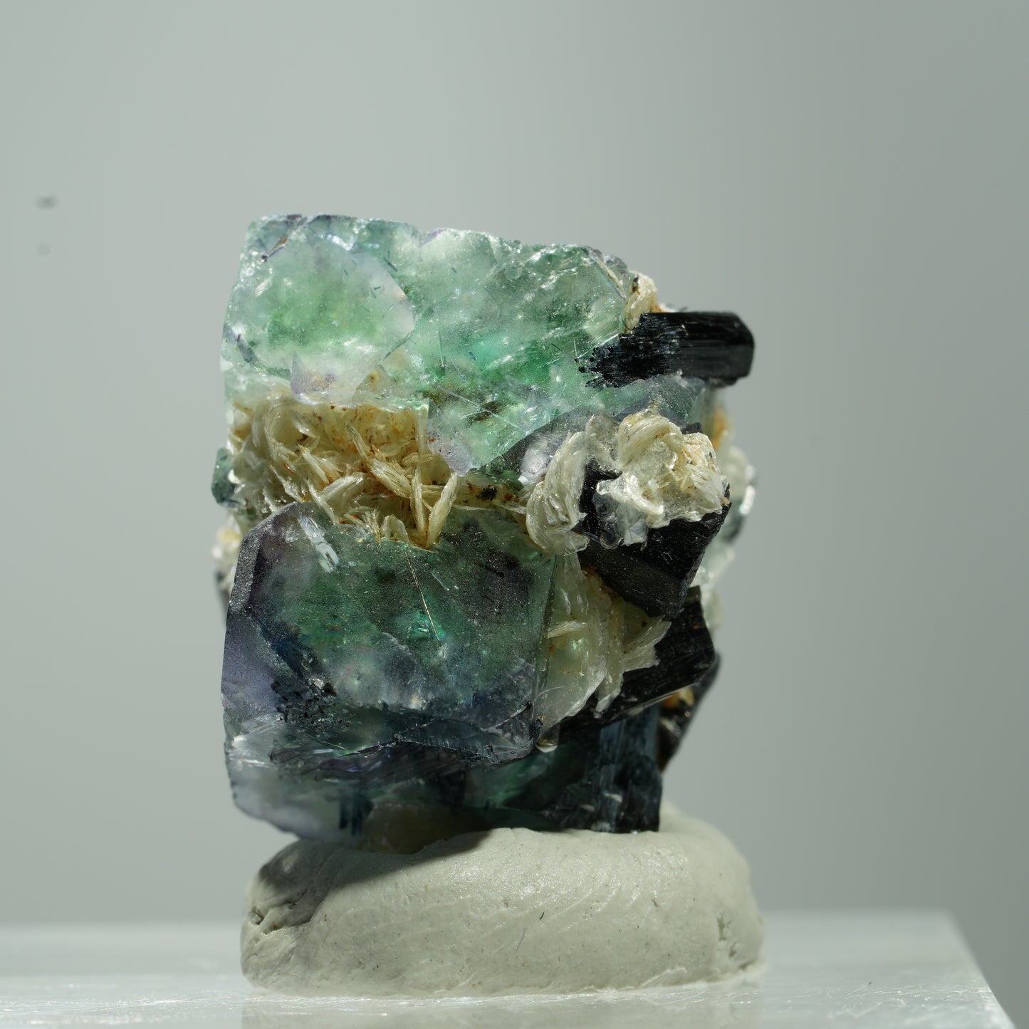 Phantom Fluorit Würfel, Schörl Turmalin, Muskovit Erongo, Namibia 9*7*7mm #13521