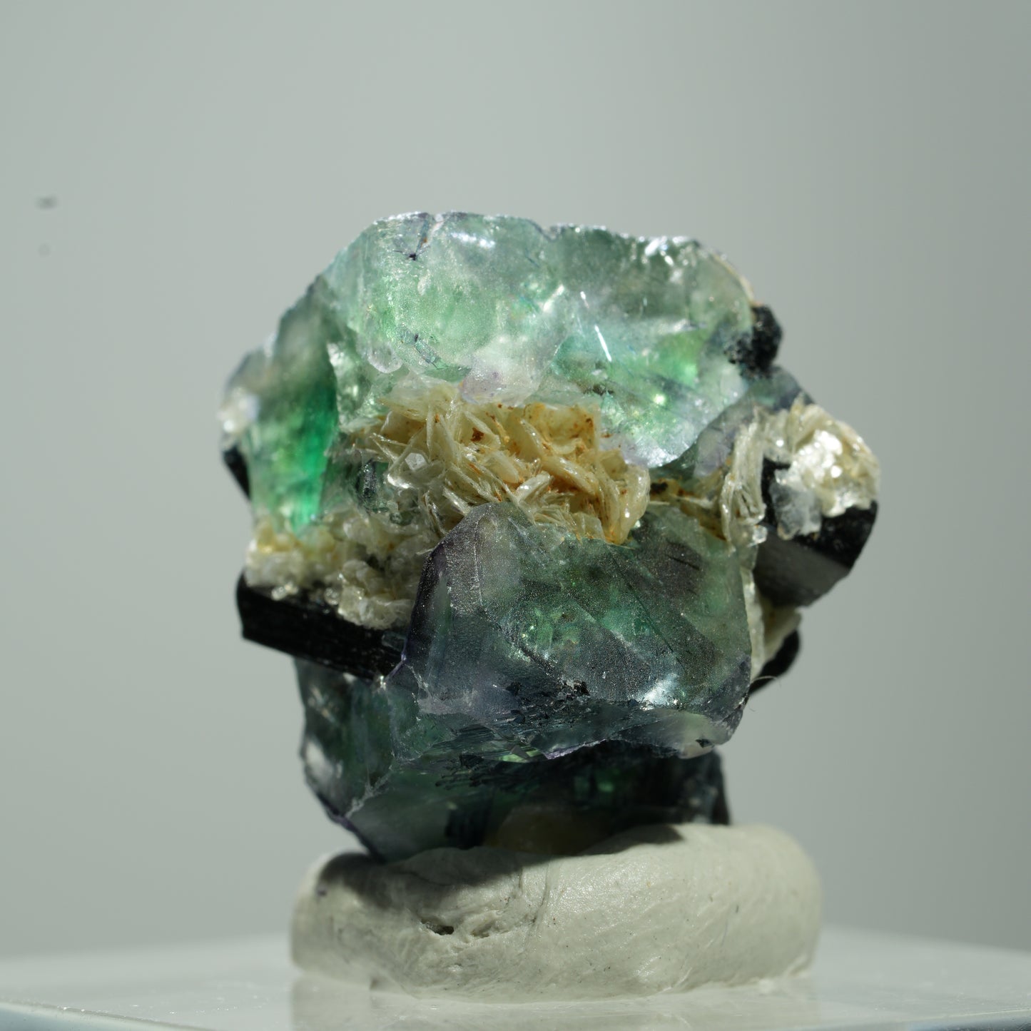 Phantom Fluorit Würfel, Schörl Turmalin, Muskovit Erongo, Namibia 9*7*7mm #13521