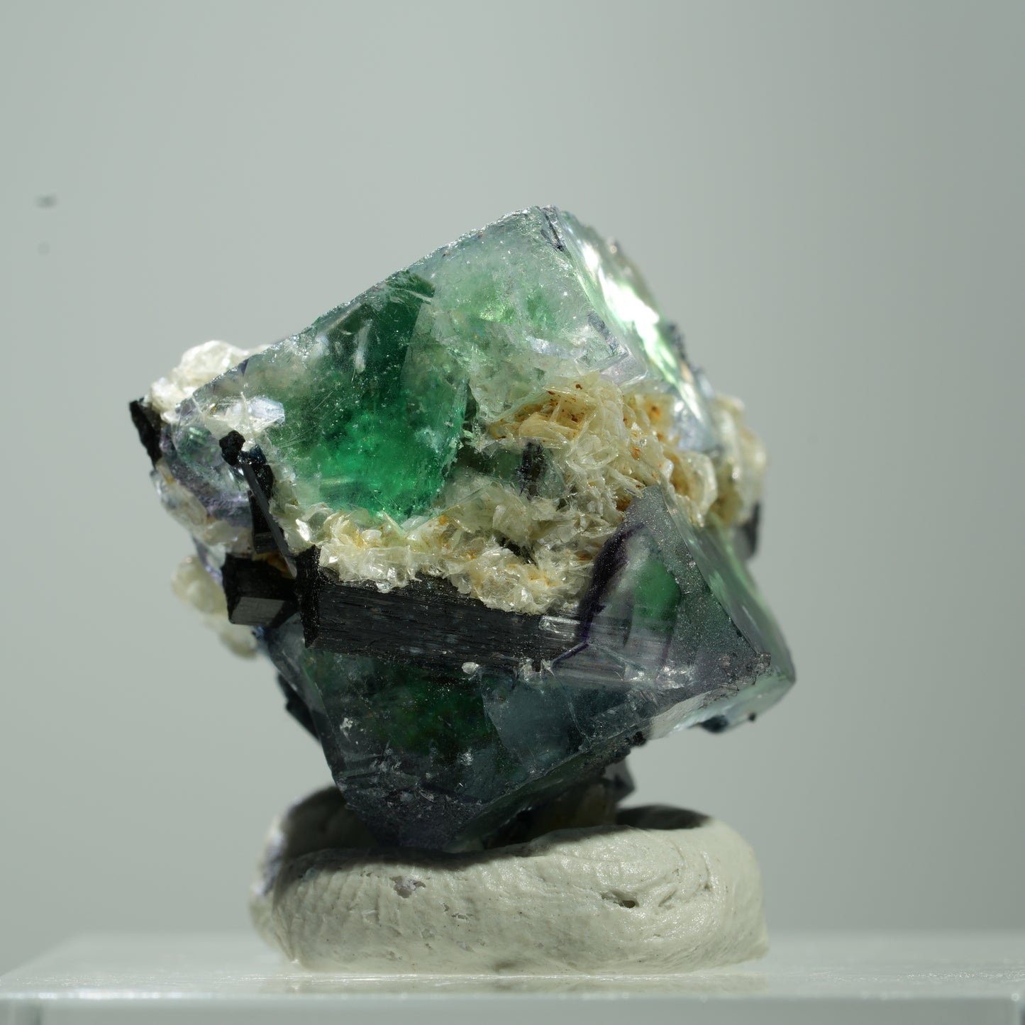 Phantom Fluorit Würfel, Schörl Turmalin, Muskovit Erongo, Namibia 9*7*7mm #13521