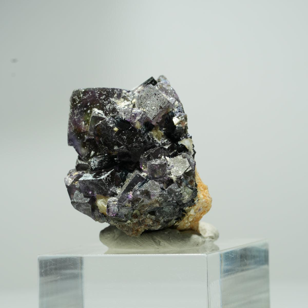 Fluorite fantôme colorée en dés, tourmaline schorl, muscovite Erongo, Namibie 15*14*12mm #13552
