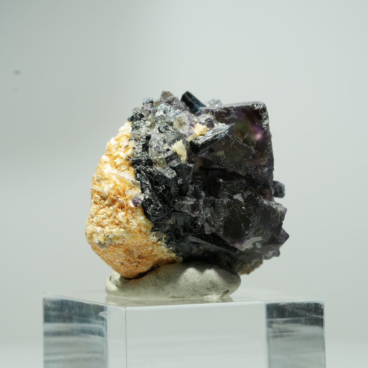 Fluorite fantôme colorée en dés, tourmaline schorl, muscovite Erongo, Namibie 15*14*12mm #13552
