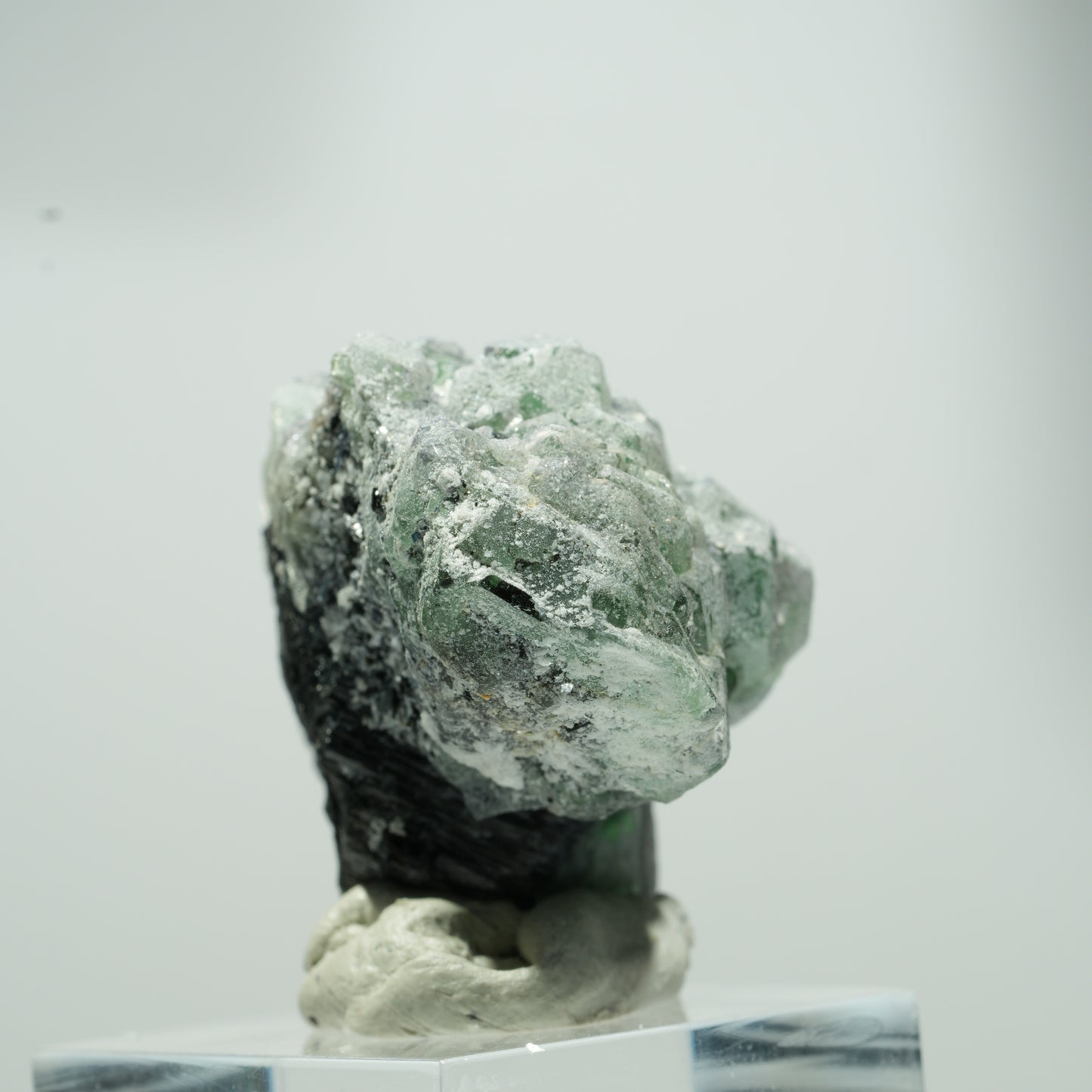 Seltene Phantom Fluorit Würfel, Schörl Turmalin Stufe Erongo, Namibia 22*17*12mm #13559