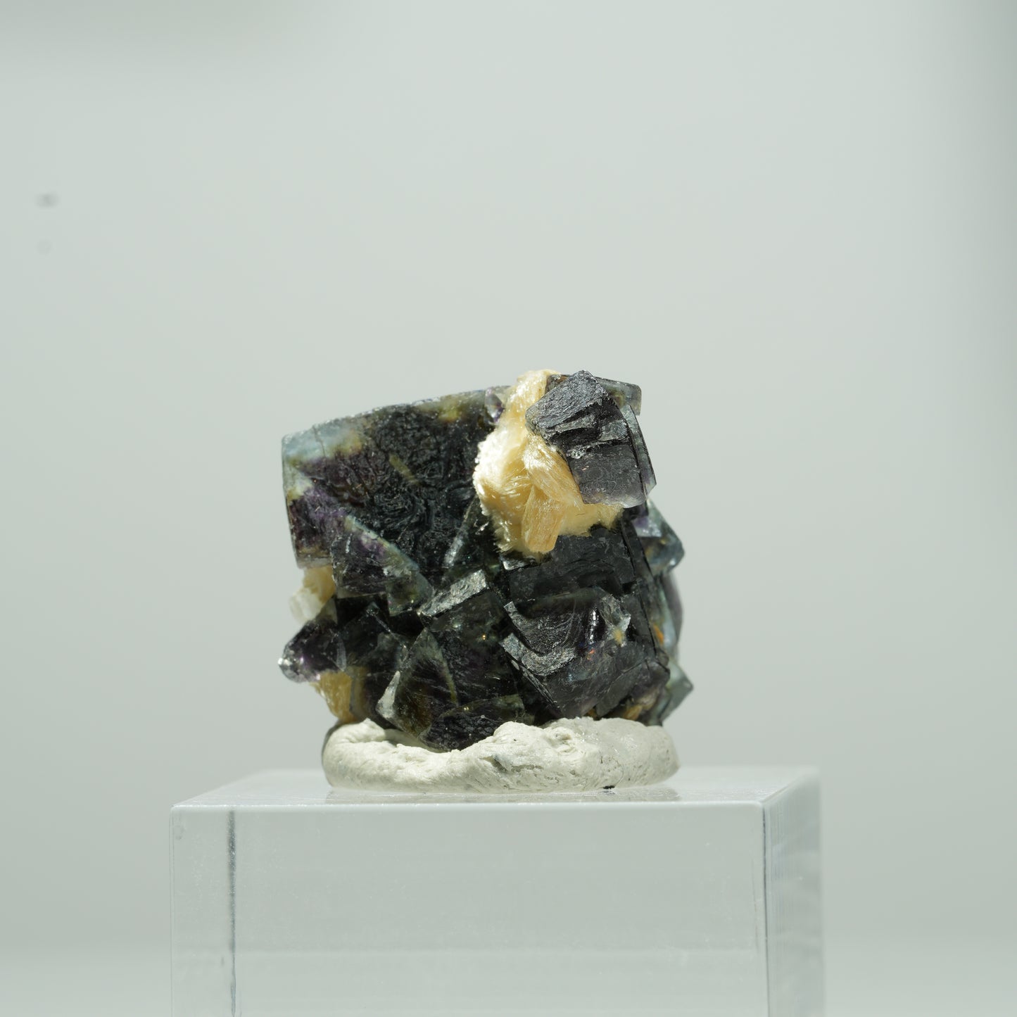 Bunte Phantom Fluorit Würfel, Muskovit Stufe Erongo, Namibia 12*11*9mm #13569