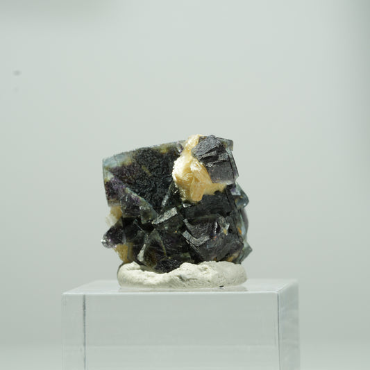 Bunte Phantom Fluorit Würfel, Muskovit Stufe Erongo, Namibia 12*11*9mm #13569