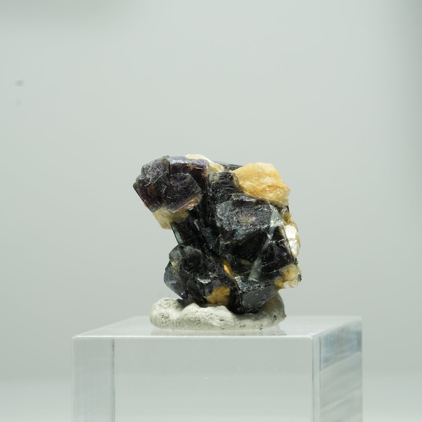 Bunte Phantom Fluorit Würfel, Muskovit Stufe Erongo, Namibia 12*11*9mm #13569